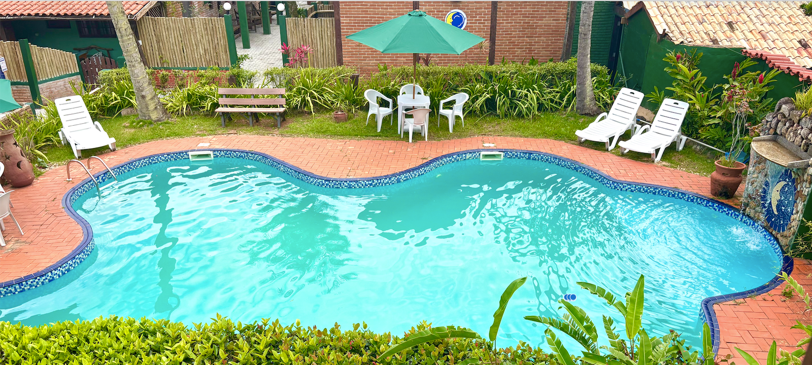 Vista panorâmica da piscina